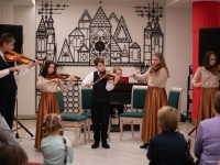 Учащиеся Детской музыкальной школы № 5 вновь выступили с концертом  в Мурманском областном театре кукол!